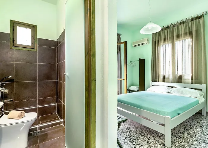 Old Boat Double 1 Daire Nikiana